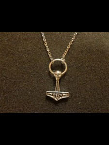 http://www.forvikingsonly.nu/232-441-thickbox/pendant-with-chain-mjolnir.jpg