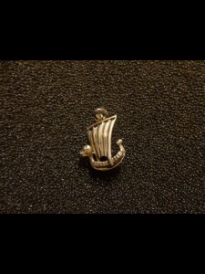 http://www.forvikingsonly.nu/253-462-thickbox/pendant-viking-ship.jpg