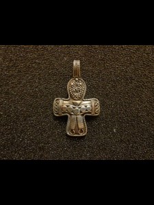 http://www.forvikingsonly.nu/256-465-thickbox/pendant-cross.jpg