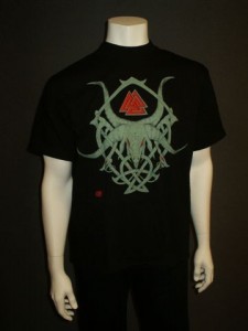 http://www.forvikingsonly.nu/40-159-thickbox/t-shirt-the-horn-tribal.jpg