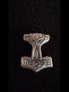 http://www.forvikingsonly.nu/85-288-thickbox/fvo-silver-pendant.jpg